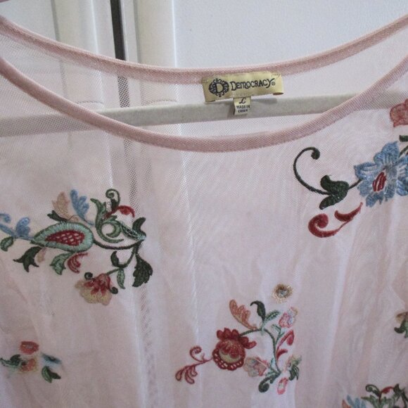 Democracy Dusty Pink Sheer Embroidered Ruffle Floral Top - Sz Large boho mesh - Picture 3 of 3